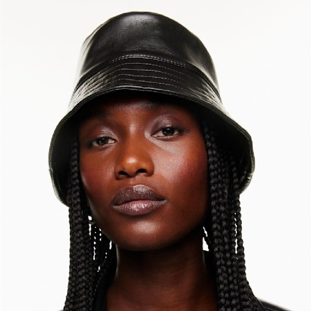 NWT Aritzia Babaton Sandra Bucket Hat size XS/S